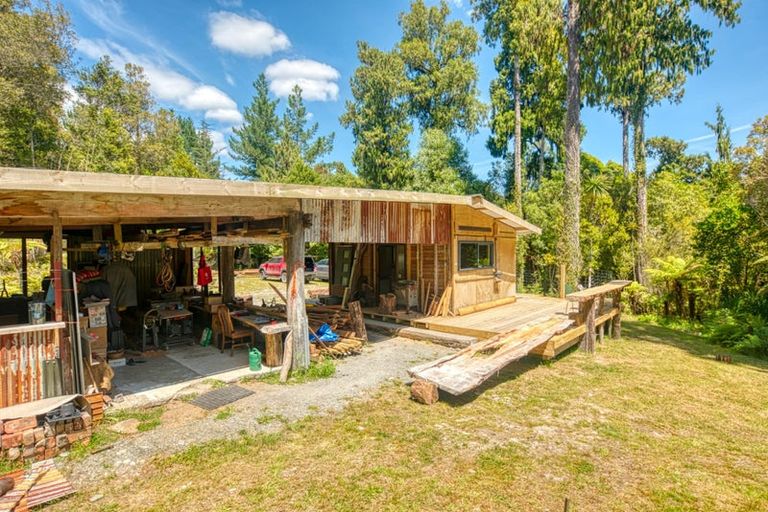 Photo of property in 215 Clifton Road, Kaiata, Greymouth, 7805