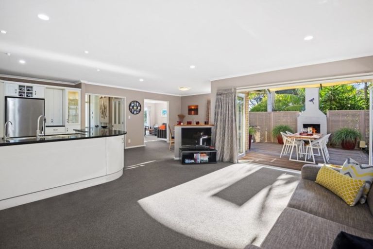 Photo of property in 40 Moyrus Crescent, East Tamaki Heights, Auckland, 2016