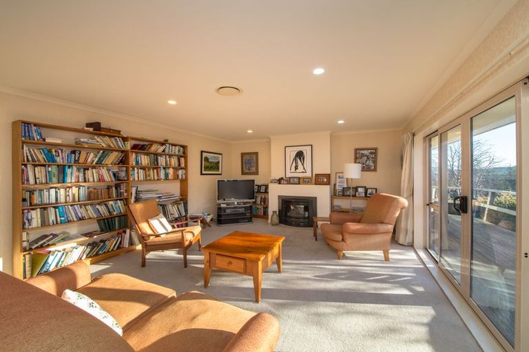 Photo of property in 158 Ruapehu Drive, Fitzherbert, Palmerston North, 4410