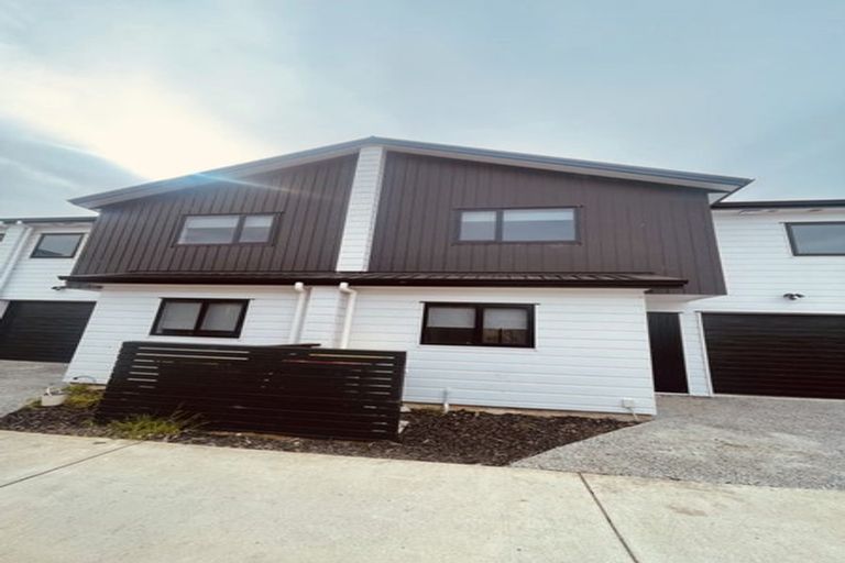 Photo of property in 4/2 Smiths Avenue, Papakura, 2110