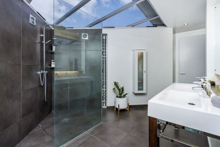 Photo of property in 1007 Beach Road, Torbay, Auckland, 0630