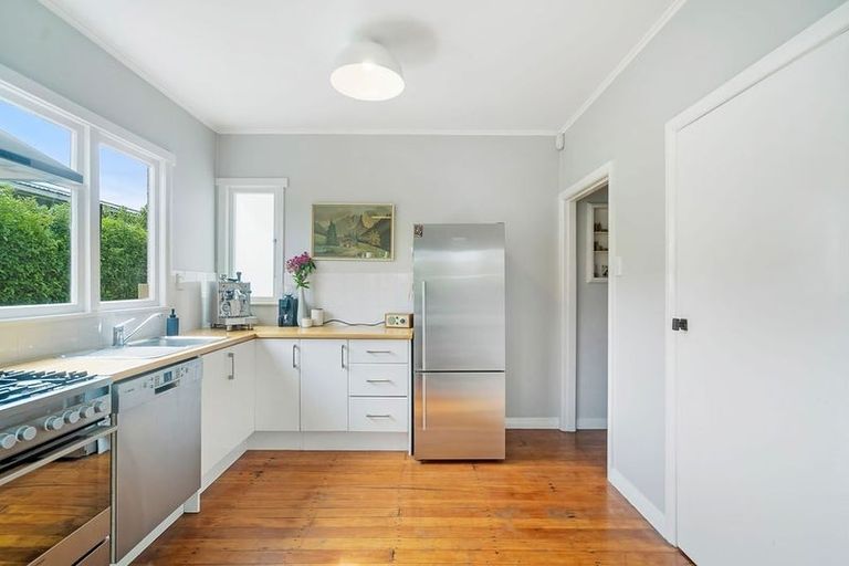 Photo of property in 121 Titirangi Road, New Lynn, Auckland, 0600