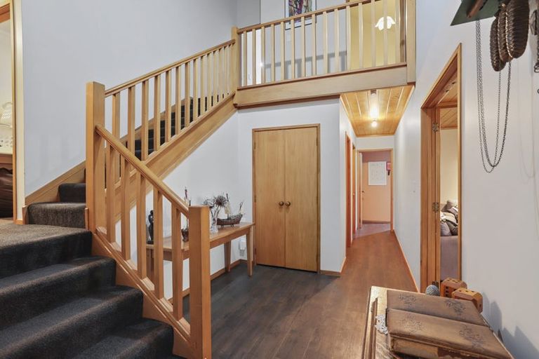 Photo of property in 9 Longfellow Parade, Glen Eden, Auckland, 0604