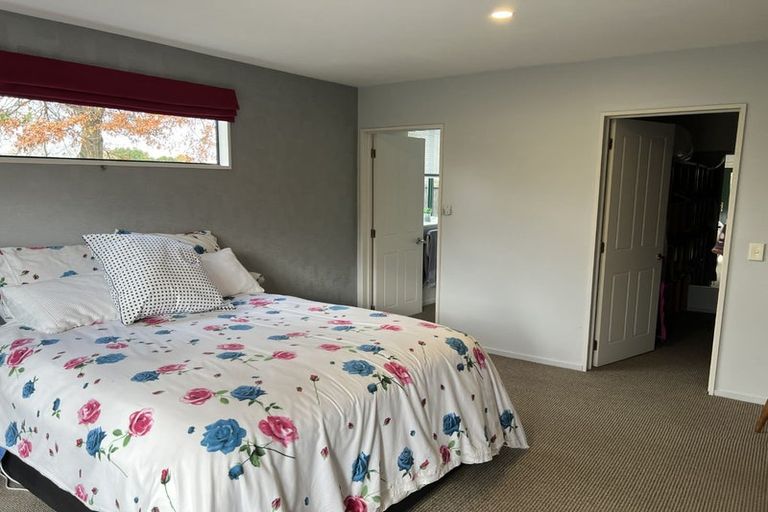 Photo of property in 21 Thornwood Place, Redwood, Christchurch, 8051