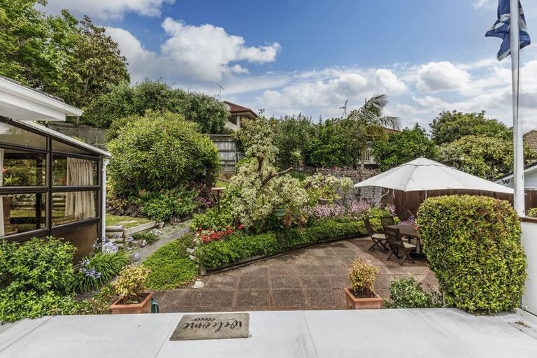 Photo of property in 2/4 Celina Place, Browns Bay, Auckland, 0630