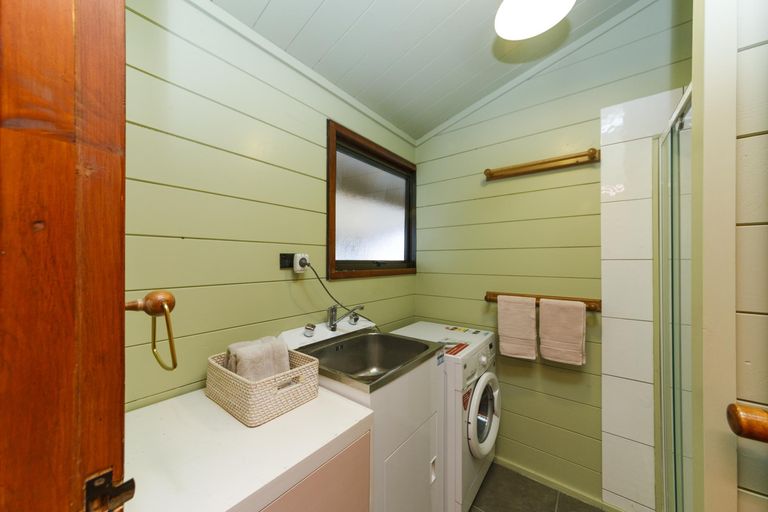 Photo of property in 12 Suzanne Grove, Kelvin Grove, Palmerston North, 4414