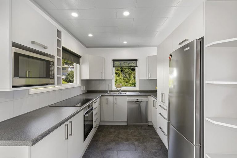 Photo of property in 12 Willcox Grove, Naenae, Lower Hutt, 5011