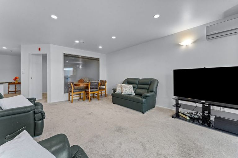 Photo of property in 4e/175 Hurstmere Road, Takapuna, Auckland, 0622