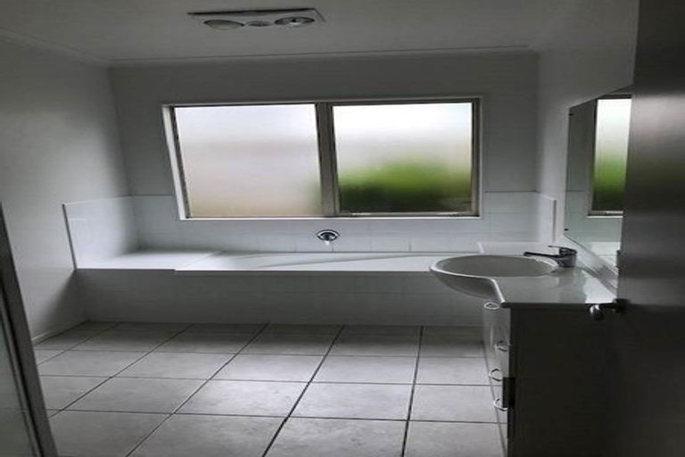 Photo of property in 33 Aspiring Terrace, Aotea, Porirua, 5024