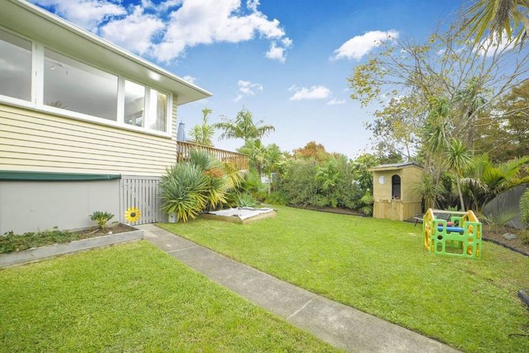 Photo of property in 23 Infidel Place, Torbay, Auckland, 0630