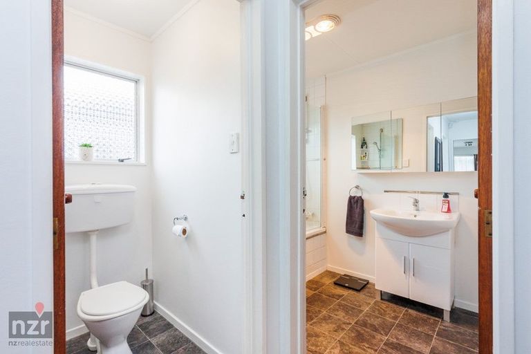 Photo of property in 22 Lyndale Place, Kelvin Grove, Palmerston North, 4414