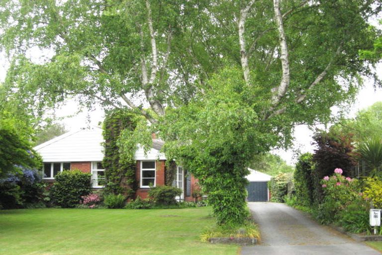 Photo of property in 37 Sevenoaks Drive, Bryndwr, Christchurch, 8053