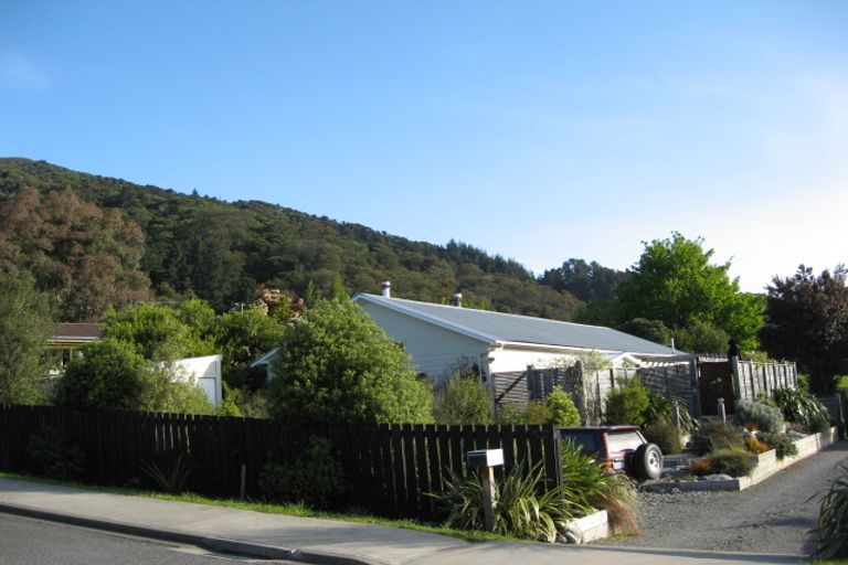 Photo of property in 19 Sussex Street, Picton, 7220