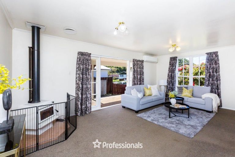 Photo of property in 35 Tacoma Drive, Totara Park, Upper Hutt, 5018