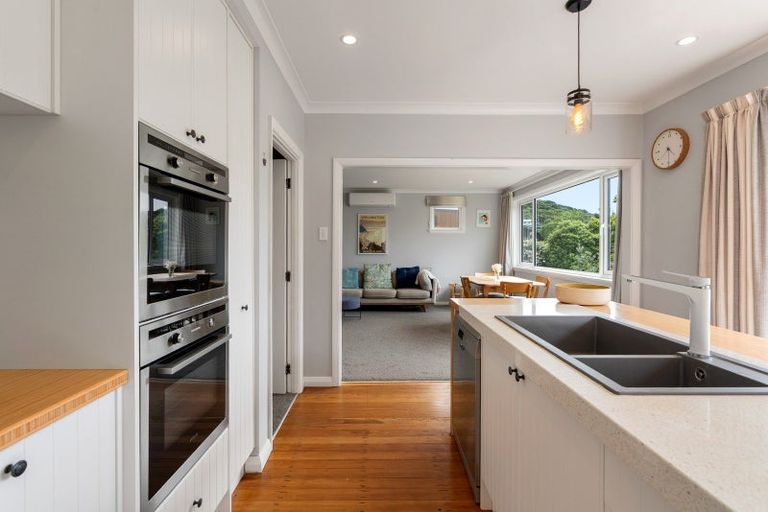 Photo of property in 16 Waru Street, Khandallah, Wellington, 6035