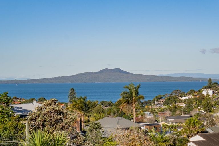 Photo of property in 23 Jellicoe Road, Murrays Bay, Auckland, 0630