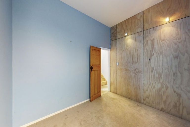 Photo of property in 19 Scarborough Terrace, Mount Victoria, Wellington, 6011