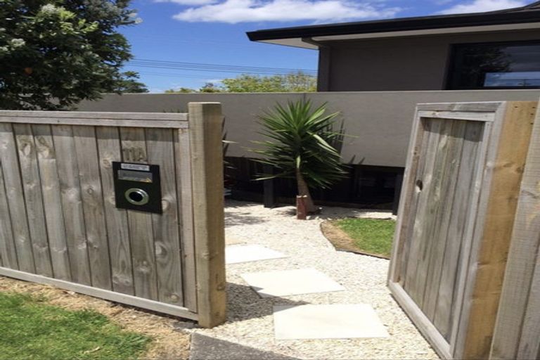 Photo of property in 1/9-11 Masterton Road, Rothesay Bay, Auckland, 0630