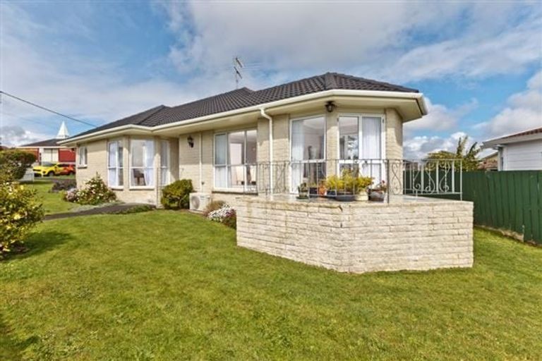 Photo of property in 1/5 Fenwick Avenue, Milford, Auckland, 0620