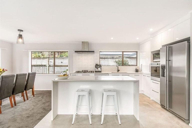 Photo of property in 1/12a Rossmore Terrace, Murrays Bay, Auckland, 0630