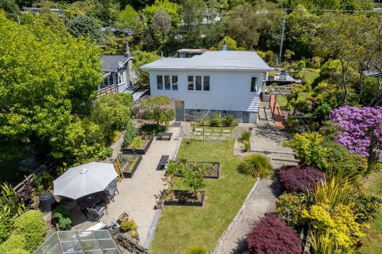 Photo of property in 33 Jocelyn Crescent, Pinehaven, Upper Hutt, 5019