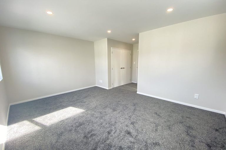 Photo of property in 35 Kaimai Avenue, Massey, Auckland, 0614