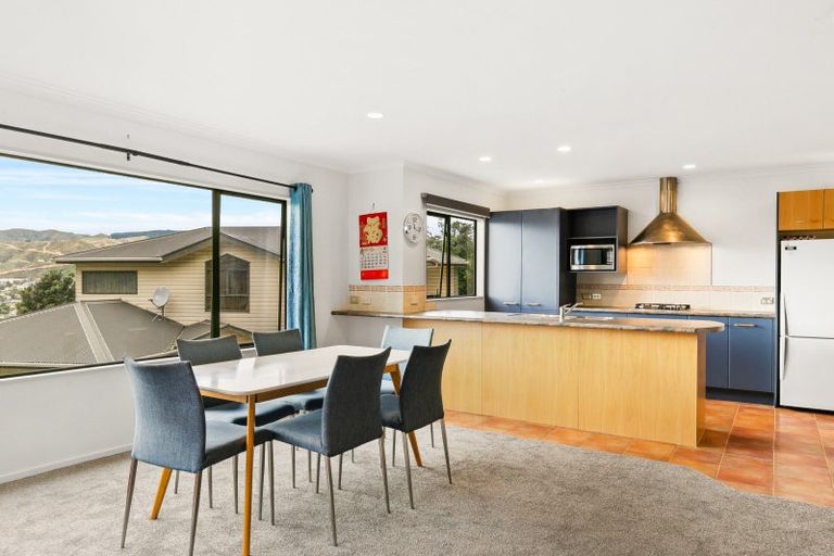 Photo of property in 5a Bishops Glen, Tawa, Wellington, 5028