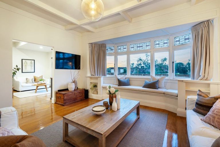 Photo of property in 1/10 Corrella Road, Belmont, Auckland, 0622