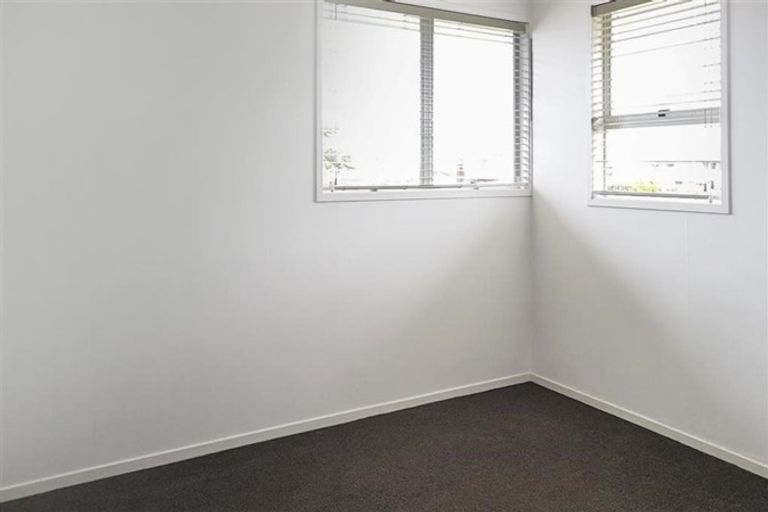 Photo of property in 242 Centreway Road, Orewa, 0931