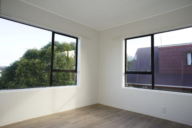 Photo of property in 3 Newport Place, Forrest Hill, Auckland, 0620