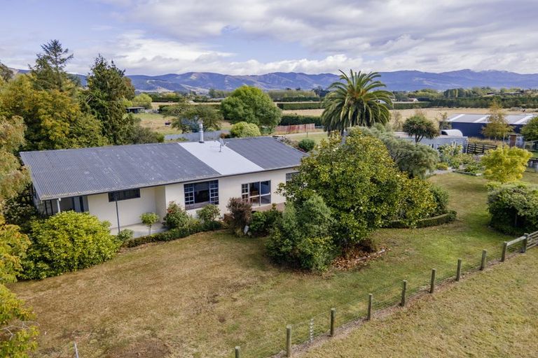Photo of property in 72 Timaru Road, Waimate, 7924