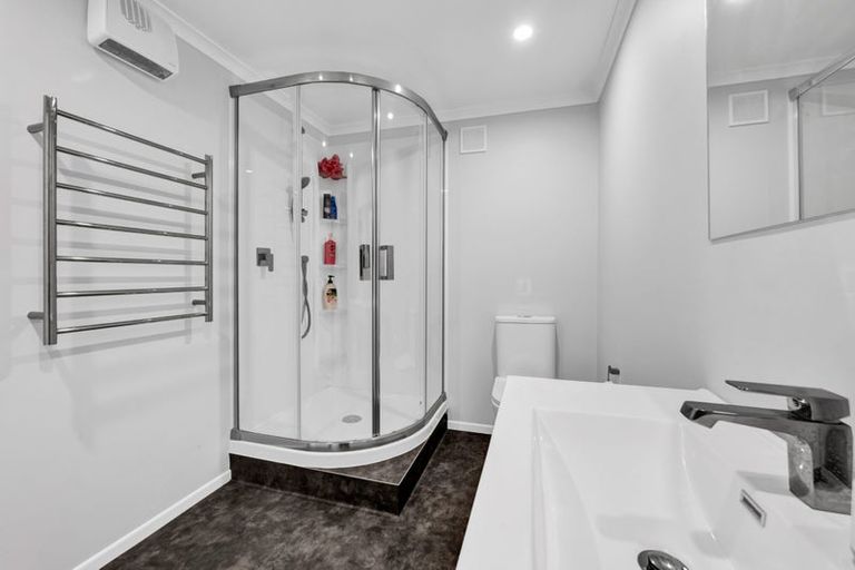 Photo of property in 5 Handley Place, Glen Avon, New Plymouth, 4312