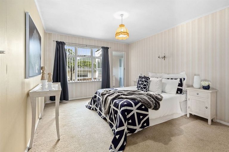 Photo of property in 14 Lane Crescent, Tawa, Wellington, 5028