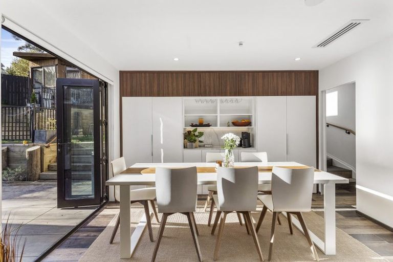 Photo of property in 25b Deverell Place, Northcross, Auckland, 0632