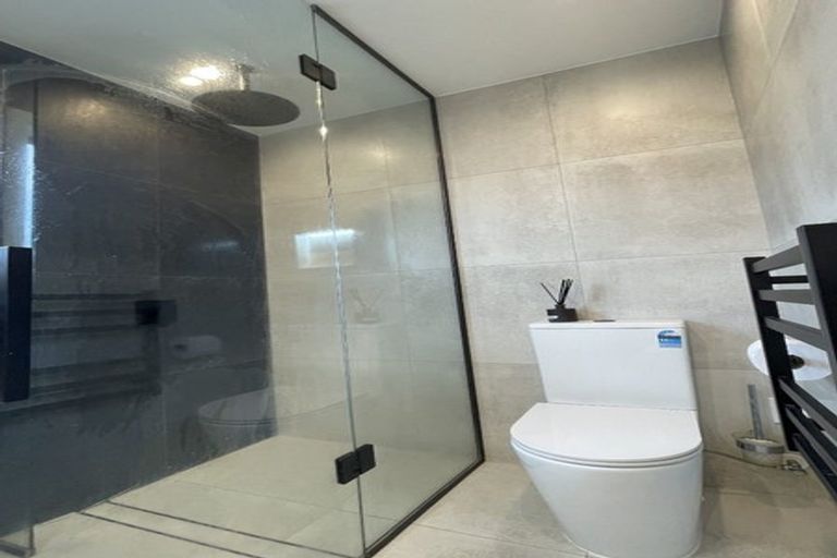 Photo of property in 6 Hiwihau Place, Glenfield, Auckland, 0629