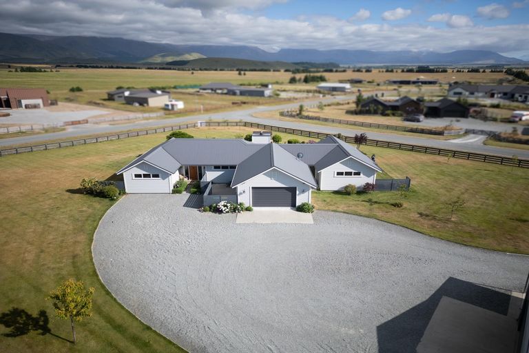 Photo of property in 2 Homestead Avenue, Twizel, 7999