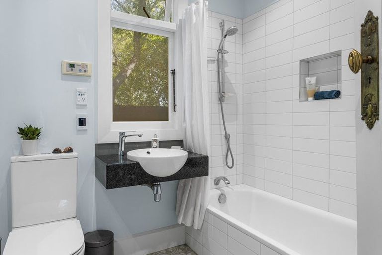 Photo of property in 98 Knowles Street, St Albans, Christchurch, 8052