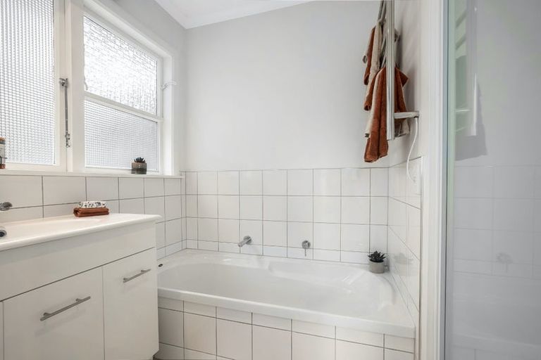 Photo of property in 15 Tainui Terrace, Tawa, Wellington, 5028