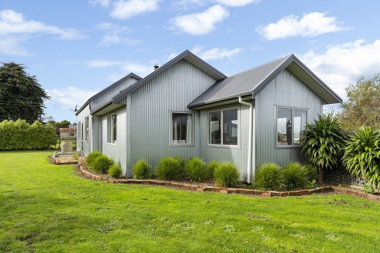Photo of property in 129 Parewanui Road, Bulls, 4894
