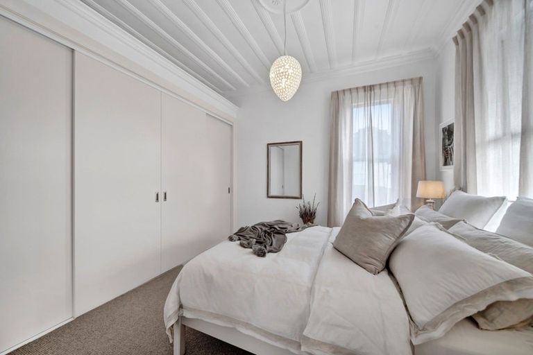 Photo of property in 9 Mayfair Place, Westown, New Plymouth, 4310