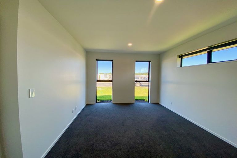 Photo of property in 24 Eileen Way, Rolleston, 7615