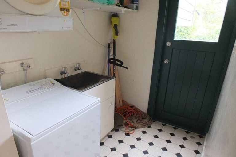 Photo of property in 113 Houghton Bay Road, Houghton Bay, Wellington, 6023