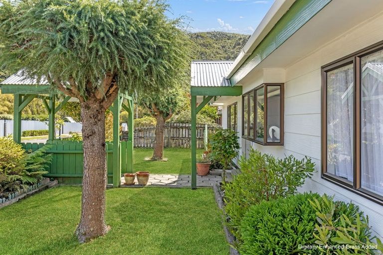 Photo of property in 17 Huia Street, Waikawa, Picton, 7220