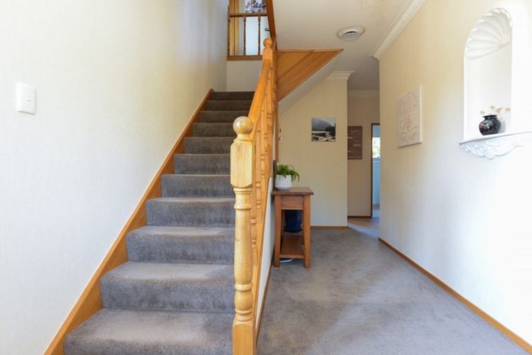 Photo of property in 14 Hunters Hill, Havelock North, 4130