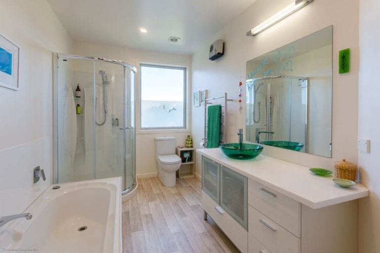 Photo of property in 12 Coutts Place, Mapua, 7005