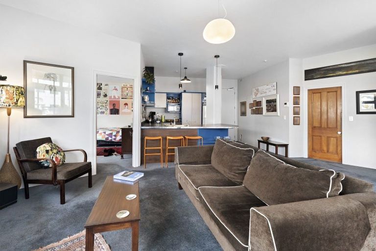 Photo of property in Endeavour Apartments, 12/125 Thorndon Quay, Pipitea, Wellington, 6011