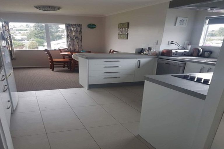 Photo of property in 25 Resolution Road, Welcome Bay, Tauranga, 3112