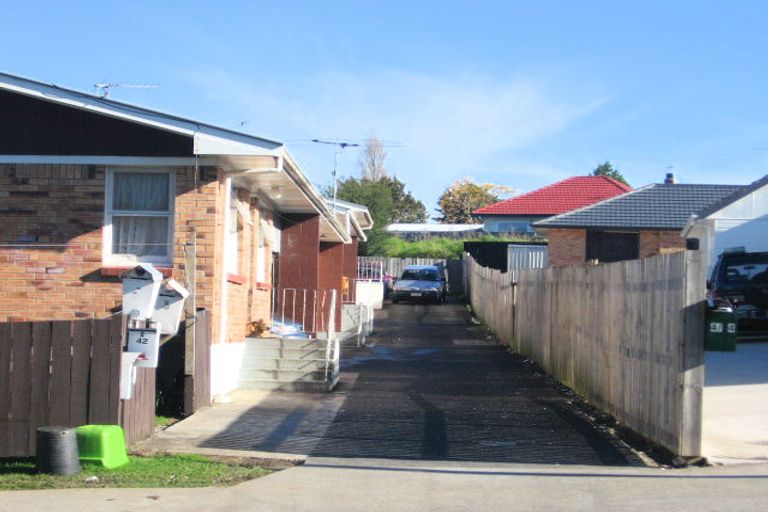 Photo of property in 2/42 Swaffield Road, Papatoetoe, Auckland, 2025