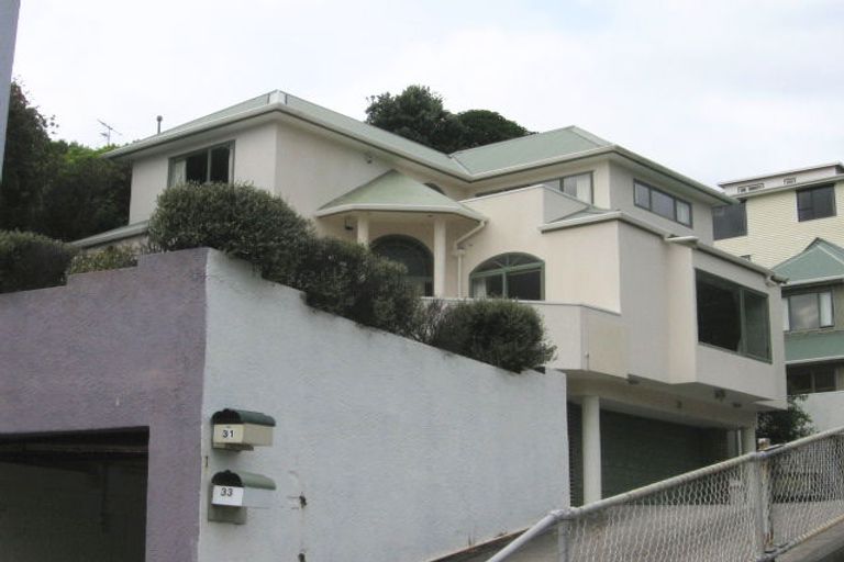 Photo of property in 31 Kellsmere Crescent, Island Bay, Wellington, 6023