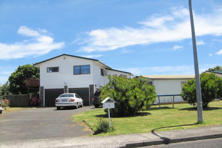 Photo of property in 3 Litchfield Place, Clarks Beach, 2122